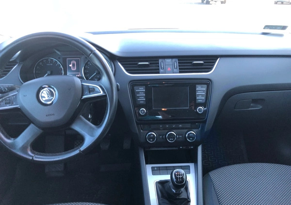 Skoda Octavia cena 36500 przebieg: 233600, rok produkcji 2015 z Koszalin małe 277